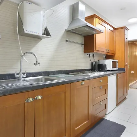 Spacious 2 Bedroom Flat Near Hyde Park By Beiroom