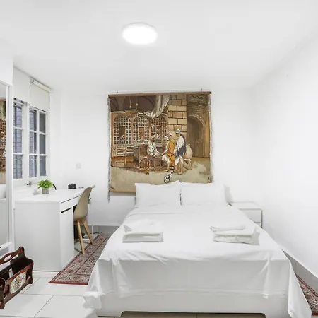 Spacious 2 Bedroom Flat Near Hyde Park By Beiroom Apartment