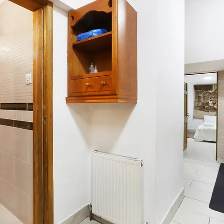 Spacious 2 Bedroom Flat Near Hyde Park By Beiroom Apartment *