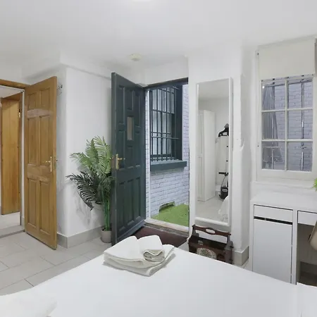 Spacious 2 Bedroom Flat Near Hyde Park By Beiroom London