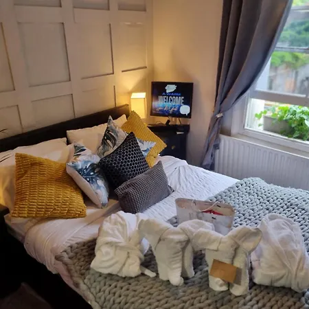 Apartman At 113b - A Away From Hampton Hill