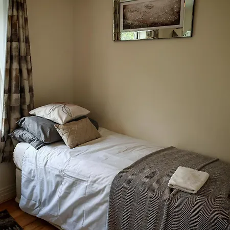 Apartment Spacious & Cosy Double And Single Bedrooms Close To & Colindale Tube Stations