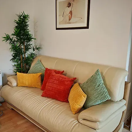 Spacious & Cosy Double And Single Bedrooms Close To & Colindale Tube Stations Apartment *