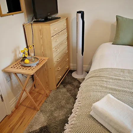 Apartment Spacious & Cosy Double And Single Bedrooms Close To & Colindale Tube Stations *
