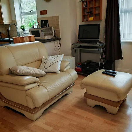 Spacious & Cosy Double And Single Bedrooms Close To & Colindale Tube Stations Apartment Hendon