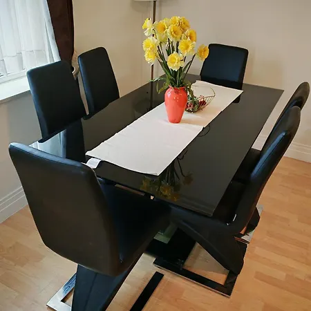 Spacious & Cosy Double And Single Bedrooms Close To & Colindale Tube Stations