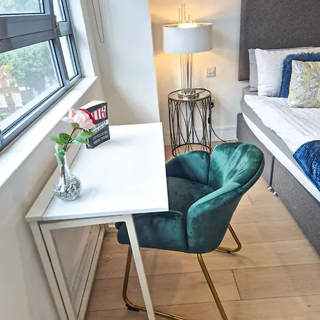 Modern & 3bedroom Flat With Pvt Balcony Steps From Regent's Park Apartment London