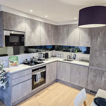 Apartment Modern & 3bedroom Flat With Pvt Balcony Steps From Regent's Park London