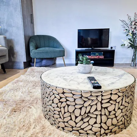Modern & 3bedroom Flat With Pvt Balcony Steps From Regent's Park * London