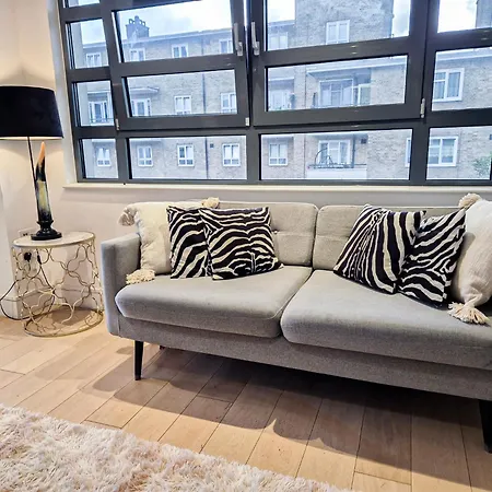 Modern & 3bedroom Flat With Pvt Balcony Steps From Regent's Park Apartment London
