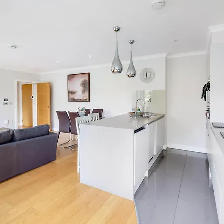 The Concord Modern 1 Bedroom Apartment Brentford