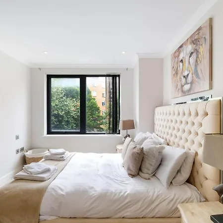 The Concord Modern 1 Bedroom Apartment *