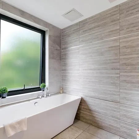 The Concord Modern 1 Bedroom *