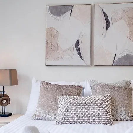 The Concord Modern 1 Bedroom Apartment