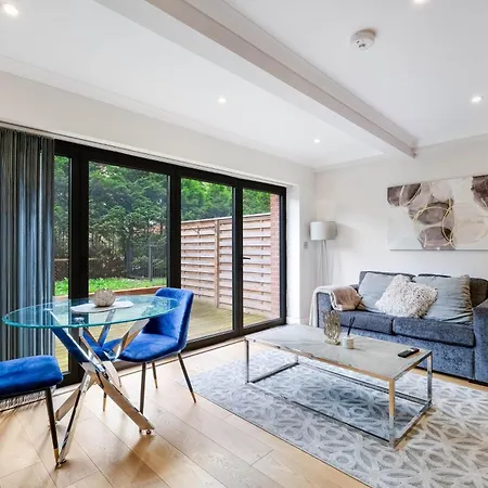The Concord Modern 1 Bedroom Apartment *