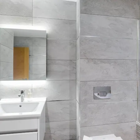 The Concord Modern 1 Bedroom Apartment *