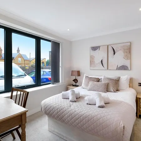 The Concord Modern 1 Bedroom Brentford