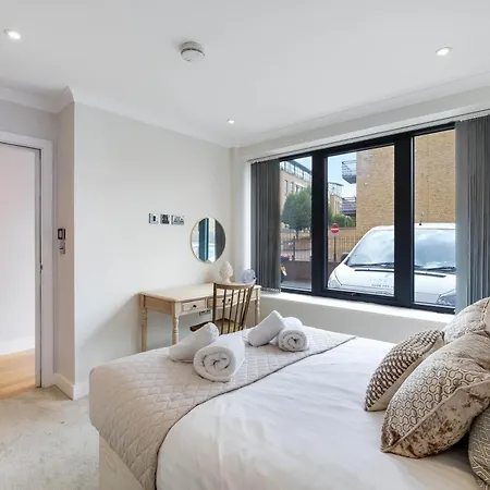 The Concord Modern 1 Bedroom Apartment *