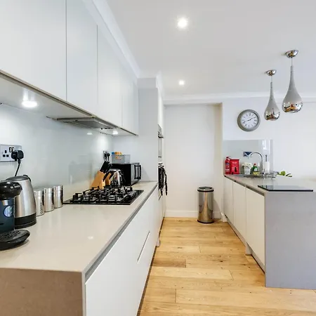 The Concord Modern 1 Bedroom Apartment Brentford