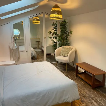 Loft Apartment *