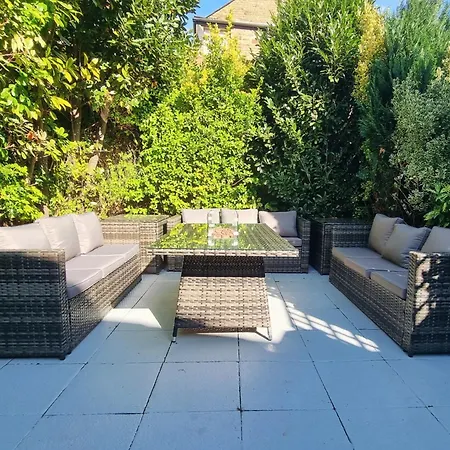 Chic Double Room, 20 Mins To London, Supermarkets, Shops, Bars, Metro Few Mins Walk Séjour chez l'habitant *
