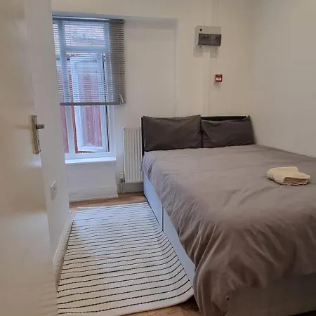 アパート 2 Bed Ground Floor Flat With Garden Next To Turnpike Lane Tube & Bus