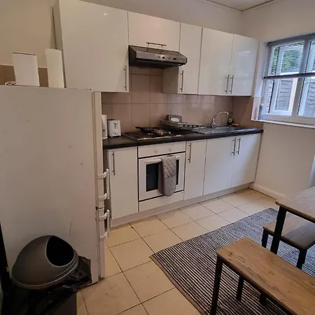 2 Bed Ground Floor Flat With Garden Next To Turnpike Lane Tube & Bus アパート *