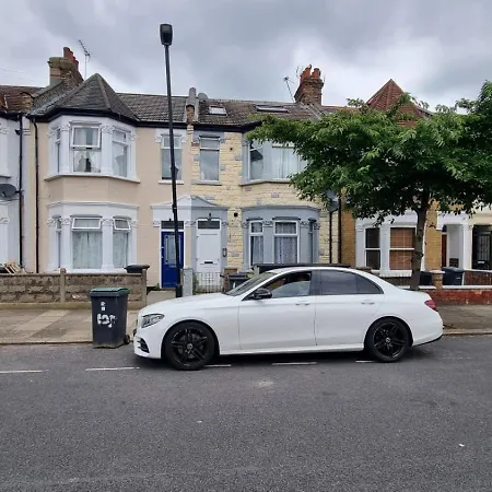 2 Bed Ground Floor Flat With Garden Next To Turnpike Lane Tube & Bus * ロンドン