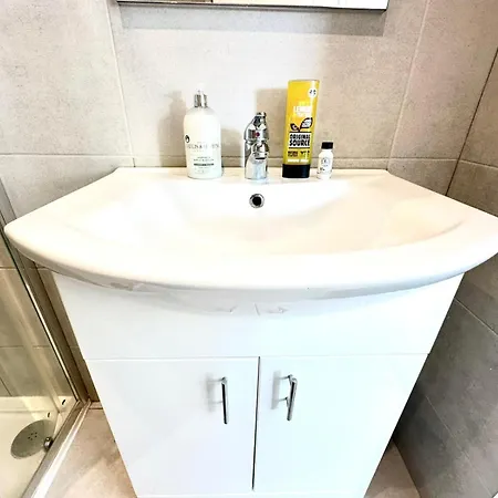 Sunny Modern, Private Apartment,15 Mins To London * Hendon