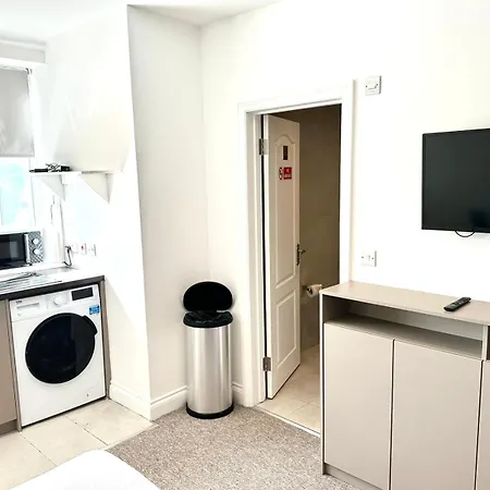 Sunny Modern, Private Apartment,15 Mins To London Hendon
