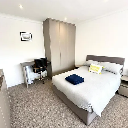 Sunny Modern, Private Apartment,15 Mins To London * Hendon