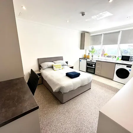 Sunny Modern, Private Apartment,15 Mins To London Apartment Hendon