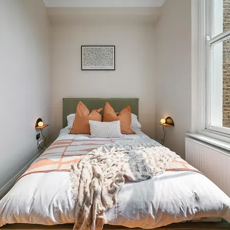 House Of Cambridge Gardens In Notting Hill *