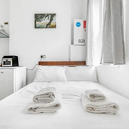 Cozy Brand New Studio In Hampsted Pass The Keys * Londres