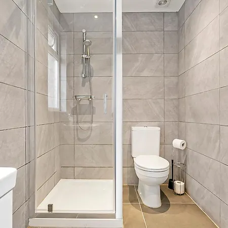 Cozy Brand New Studio In Hampsted Pass The Keys *