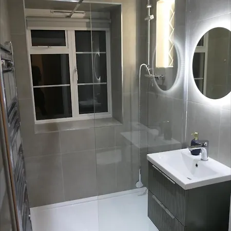 Premium - 10 Minutes From Wembley Stadium, Ovo Wembley Arena *