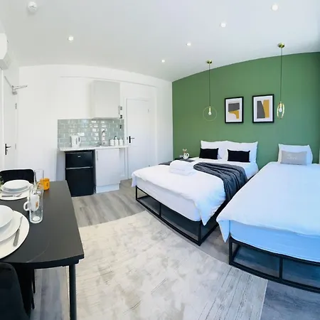 Luxury Flats, Ideal For Tourists Apartment London
