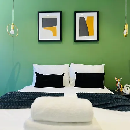 Luxury Flats, Ideal For Tourists * London
