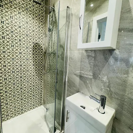 Luxury Flats, Ideal For Tourists * London