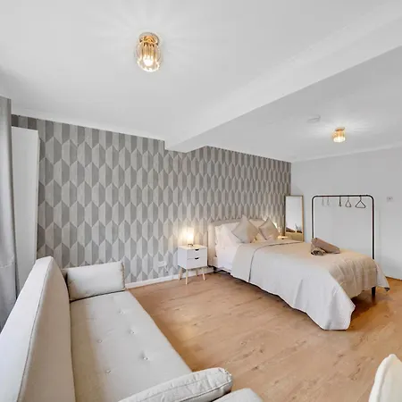 Apartment Lux 5 Bed Sleeps 11, 10 Mins From Wembley Stadium, Jacuzzi And Steam Shower