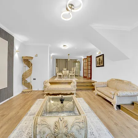 Lux 5 Bed Sleeps 11, 10 Mins From Wembley Stadium, Jacuzzi And Steam Shower Harrow on the Hill