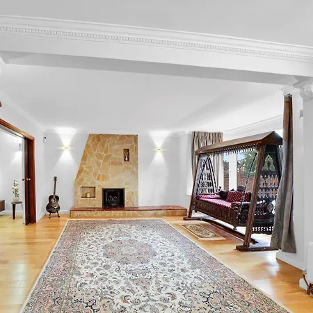 Lux 5 Bed Sleeps 11, 10 Mins From Wembley Stadium, Jacuzzi And Steam Shower *