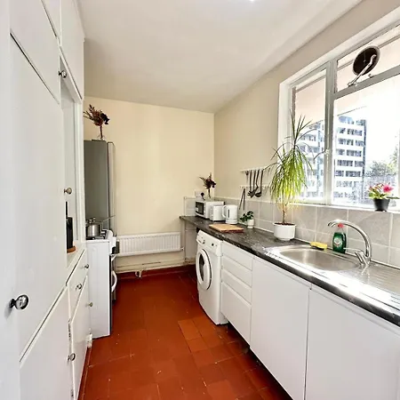 Two Bedroom Near Paddington Station Appartement *