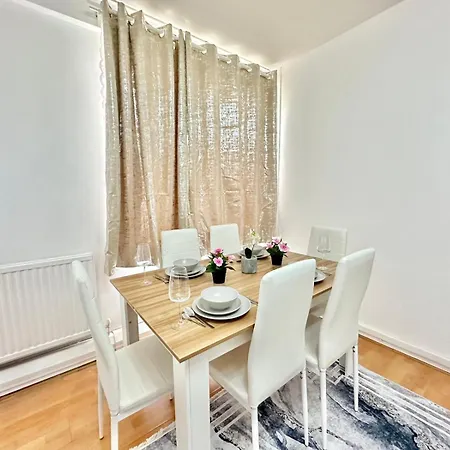 Two Bedroom Near Paddington Station *