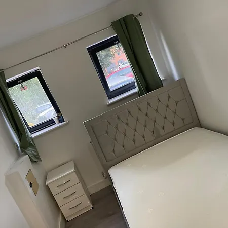 En-suite Cozy Double Bedroom * London