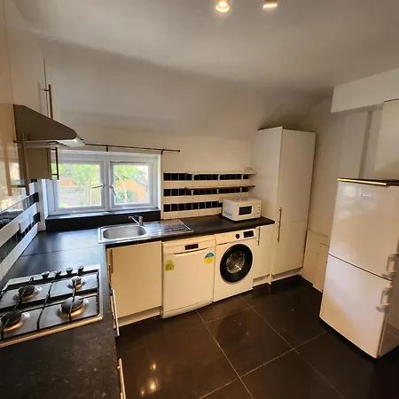 Apartmán Flat With Work Station, Monitor, Smart Tv & Netflix *
