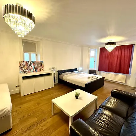 5 Minutes From Hyde Park And Oxford Street 5 Bedrooms In London