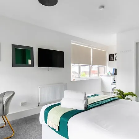 Livestay Affordable En-suite Studio In London, N14 * East Barnet