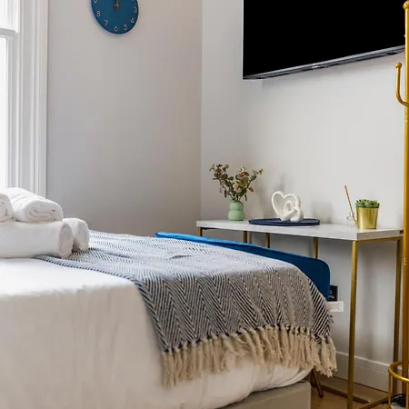 Cityscape Oasis Chic For Urban Dwellers Apartment