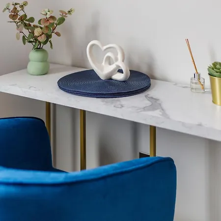 Apartment Cityscape Oasis Chic For Urban Dwellers *